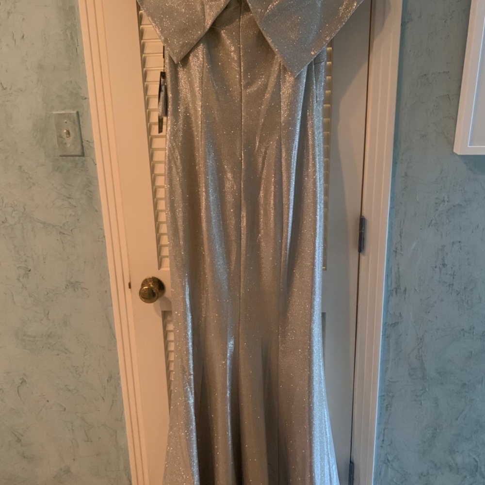 Gown - Picture 2 of 5